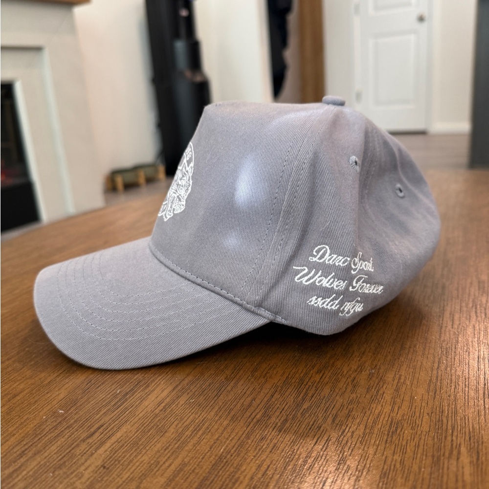 Wolves Hat - Picture 2 of 9